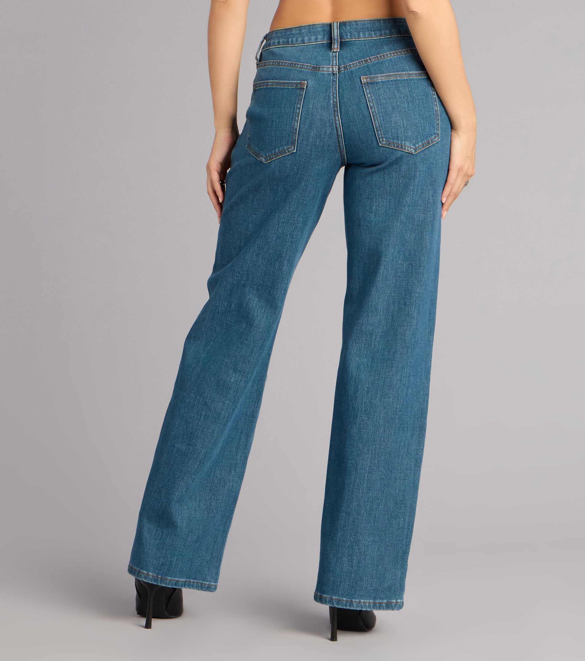 Sleek Look Mid-Rise Straight-Leg Jeans