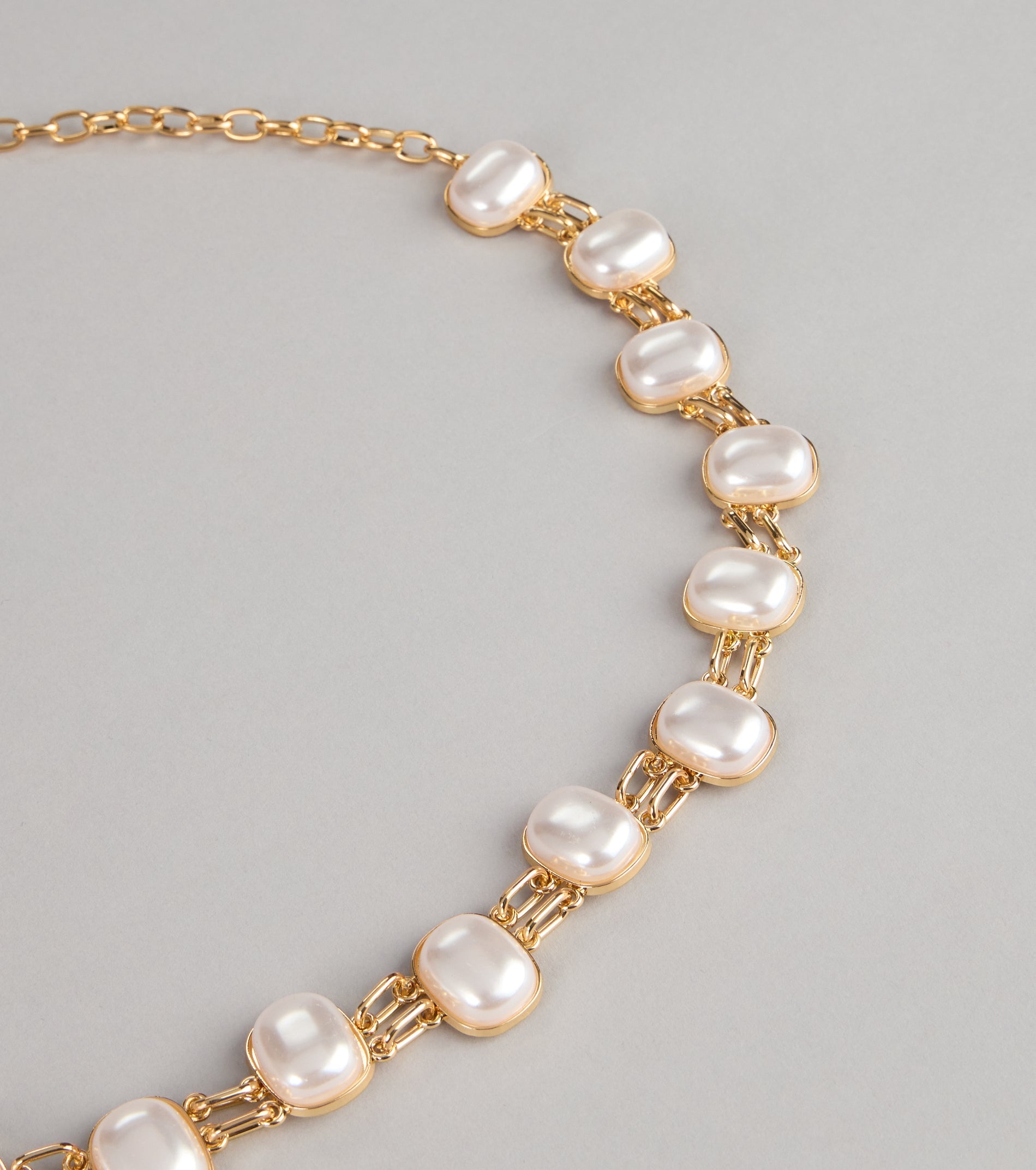 Polished Details Pearl Chain Belt